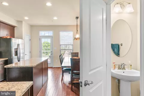 Entry Way - 968 S Macon St, Baltimore, MD 21224 photo 4 of 6