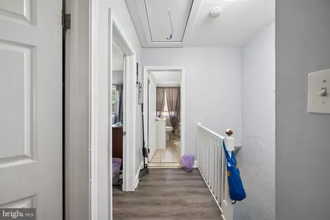 Entry Way - 4640 Marble Hall Rd, Baltimore, MD 21239 photo 10 of 12