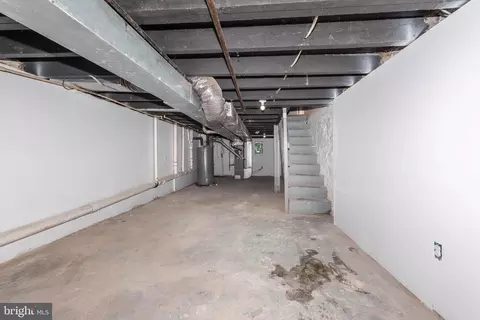 Entry Way - 2316 E Madison St, Baltimore, MD 21205 photo 5 of 6