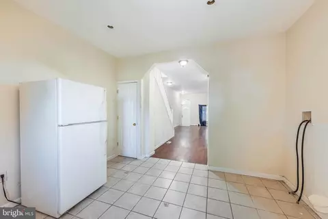 Entry Way - 2316 E Madison St, Baltimore, MD 21205 photo 4 of 6
