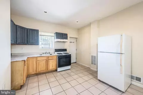 Entry Way - 2316 E Madison St, Baltimore, MD 21205 photo 3 of 6