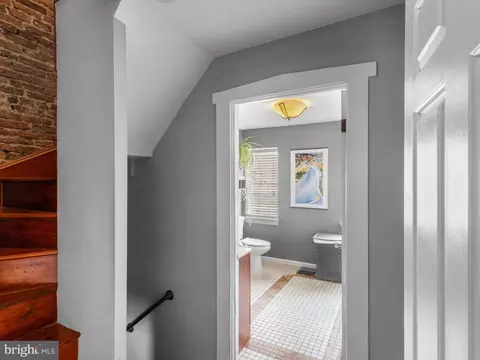Entry Way - 1913 Eastern Ave, Baltimore, MD 21231 photo 3 of 5