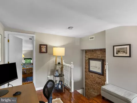 Entry Way - 1913 Eastern Ave, Baltimore, MD 21231 photo 4 of 5