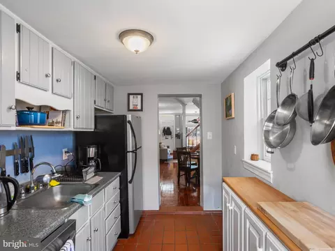 Entry Way - 1913 Eastern Ave, Baltimore, MD 21231 photo 1 of 5
