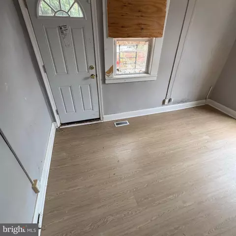 Entry Way - 4158 Eierman Ave, Baltimore, MD 21206 photo 4 of 5