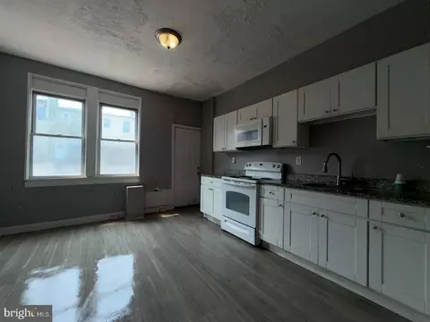 Entry Way - 3227 E Baltimore St, Baltimore, MD 21224 photo 4 of 15