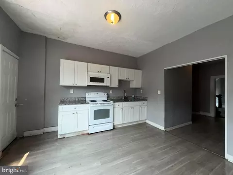Entry Way - 3227 E Baltimore St, Baltimore, MD 21224 photo 5 of 15
