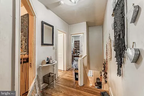 Entry Way - 2730 Pelham Ave, Baltimore, MD 21213 photo 3 of 5