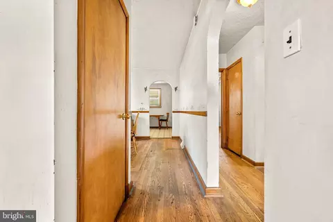 Entry Way - 6406 Alta Ave, Baltimore, MD 21206 photo 5 of 6