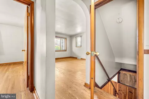 Entry Way - 6406 Alta Ave, Baltimore, MD 21206 photo 3 of 6