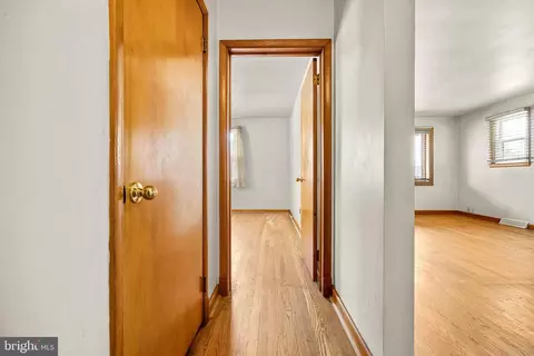 Entry Way - 6406 Alta Ave, Baltimore, MD 21206 photo 4 of 6