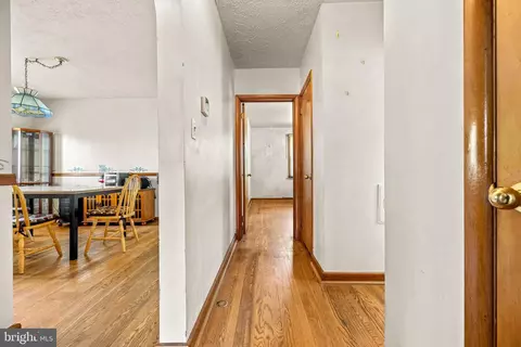 Entry Way - 6406 Alta Ave, Baltimore, MD 21206 photo 2 of 6
