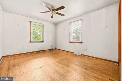 Bedroom - 6406 Alta Ave, Baltimore, MD 21206 photo 2 of 3