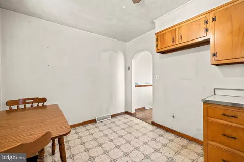 Entry Way - 6406 Alta Ave, Baltimore, MD 21206 photo 6 of 6