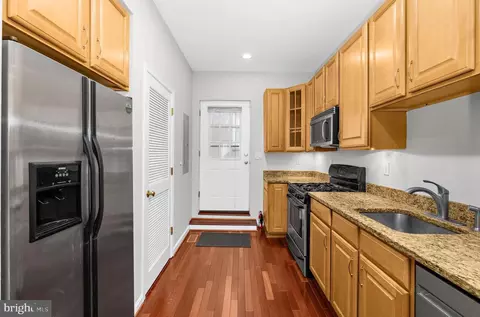 Kitchen - 2004 Eastern Ave, Baltimore, MD 21231 photo 2 of 3