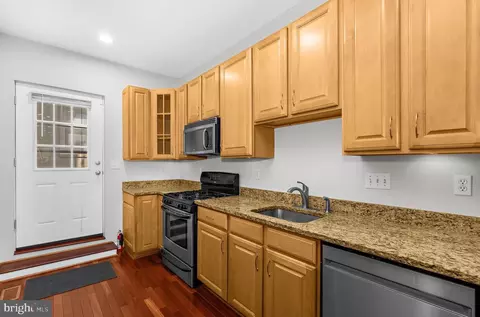 Kitchen - 2004 Eastern Ave, Baltimore, MD 21231 photo 3 of 3