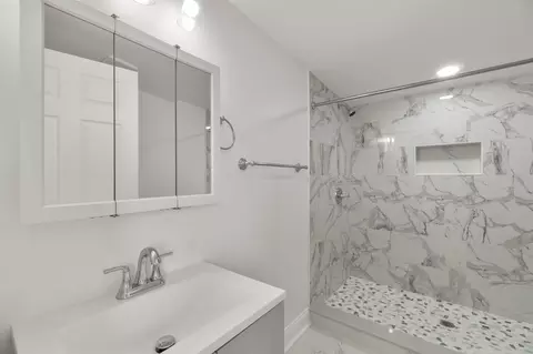 Bath - 4806 Haddon Ave, Baltimore, MD 21207 photo 2 of 4