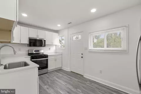 Entry Way - 4806 Haddon Ave, Baltimore, MD 21207 photo 2 of 8