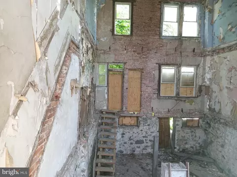 2804 Waldorf Ave, Baltimore, MD 21215 photo 2