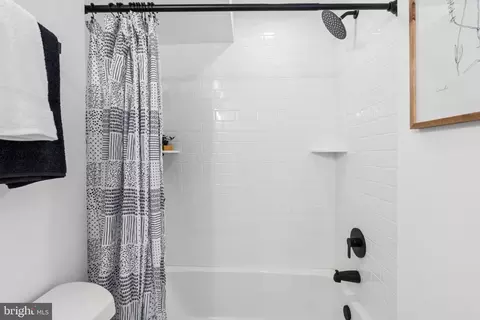 Bath - 1337 Andre St, Baltimore, MD 21230 photo 6 of 7