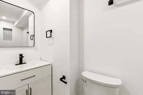 Bath - 1337 Andre St, Baltimore, MD 21230 photo 1 of 7
