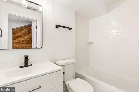 Bath - 1337 Andre St, Baltimore, MD 21230 photo 5 of 7
