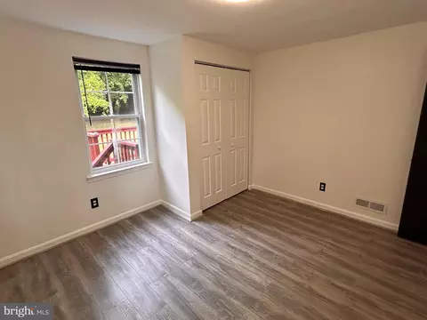 Bedroom - 3805 Ridgecroft Rd, Baltimore, MD 21206 photo 5 of 7