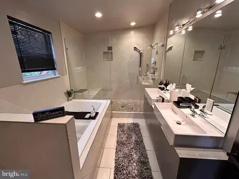 Bath - 3805 Ridgecroft Rd, Baltimore, MD 21206 photo 3 of 6