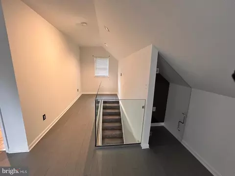 Entry Way - 3805 Ridgecroft Rd, Baltimore, MD 21206 photo 2 of 2