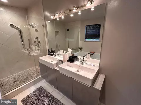 Bath - 3805 Ridgecroft Rd, Baltimore, MD 21206 photo 5 of 6