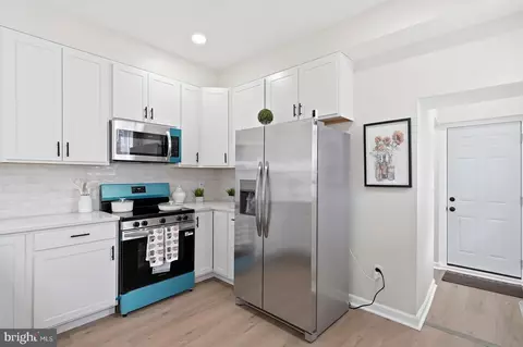 Entry Way - 3310 E Lombard St, Baltimore, MD 21224 photo 5 of 8