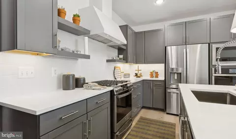 Entry Way - 110 Locke St # A, Baltimore, MD 21230 photo 3 of 6