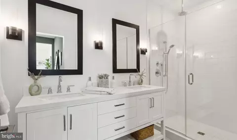 Bath - 110 Locke St # A, Baltimore, MD 21230 photo 1 of 2