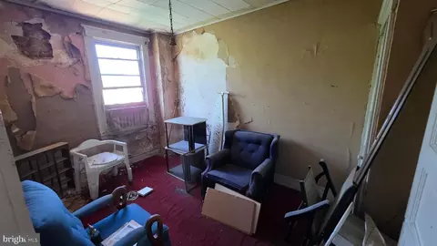 Entry Way - 2516 E Chase St, Baltimore, MD 21213 photo 11 of 14