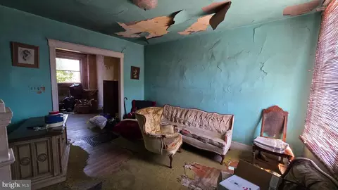 Entry Way - 2516 E Chase St, Baltimore, MD 21213 photo 1 of 14