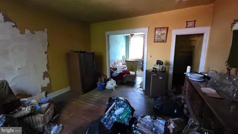 Entry Way - 2516 E Chase St, Baltimore, MD 21213 photo 6 of 14