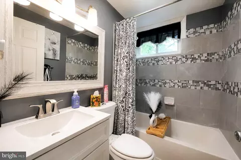 Bath - Undisclosed, Baltimore, MD 21206 photo 2 of 3