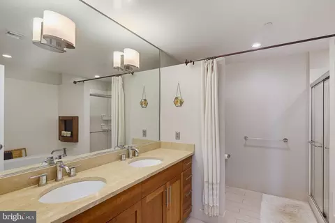 Bath - 1200 Steuart St #630, Baltimore, MD 21230 photo 2 of 4