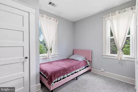 Bedroom - 401 Kingston Rd, Baltimore, MD 21229 photo 2 of 4