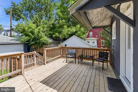 Exterior - 401 Kingston Rd, Baltimore, MD 21229 photo 6 of 7