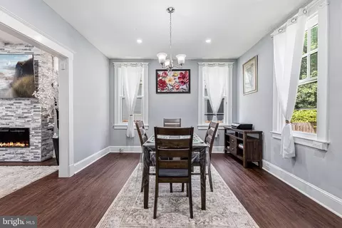Dining - 401 Kingston Rd, Baltimore, MD 21229 photo 1 of 2