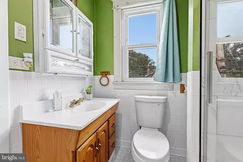 Bath - 401 Kingston Rd, Baltimore, MD 21229 photo 3 of 3
