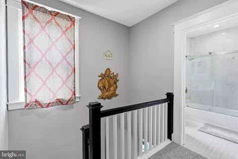 Entry Way - 401 Kingston Rd, Baltimore, MD 21229 photo 4 of 5