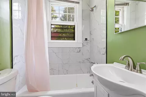 Bath - 401 Kingston Rd, Baltimore, MD 21229 photo 1 of 3