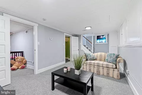 Entry Way - 401 Kingston Rd, Baltimore, MD 21229 photo 5 of 5