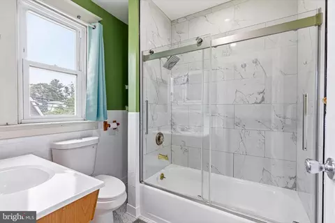 Bath - 401 Kingston Rd, Baltimore, MD 21229 photo 2 of 3