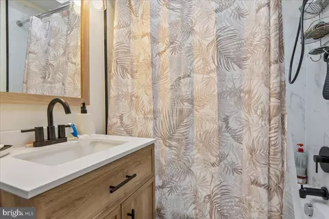 Bath - 3014 Grantley Ave, Baltimore, MD 21215 photo 1 of 1