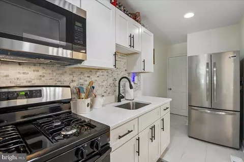Kitchen - 3014 Grantley Ave, Baltimore, MD 21215 photo 2 of 3