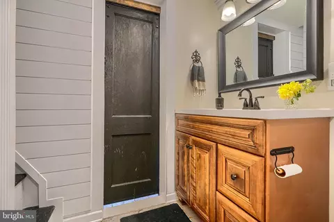 Bath - 603 Cedarcroft Rd, Baltimore, MD 21212 photo 6 of 9