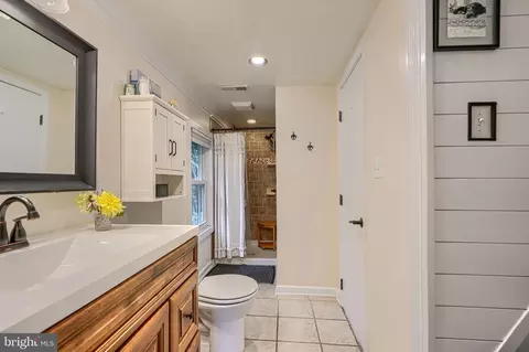 Bath - 603 Cedarcroft Rd, Baltimore, MD 21212 photo 4 of 9